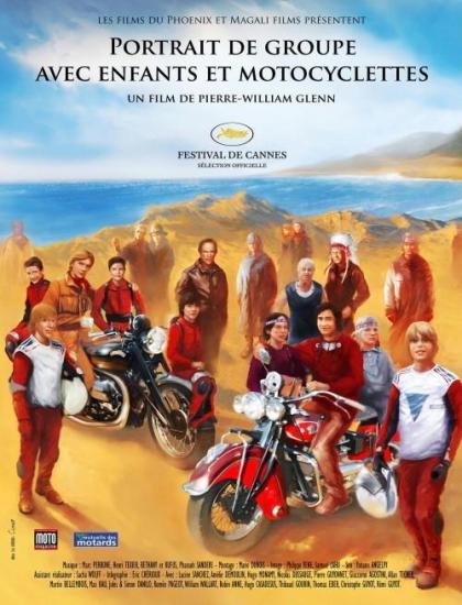 Portrait de groupe avec enfants et motocyclettes