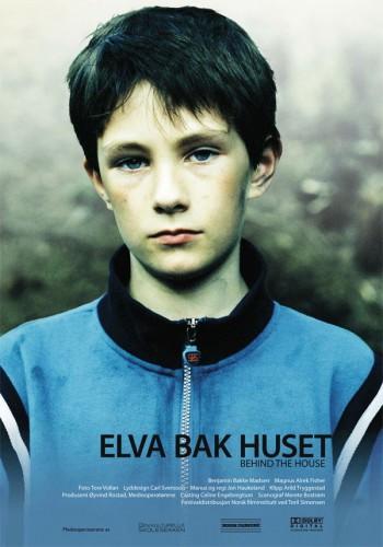 Elva bak huset