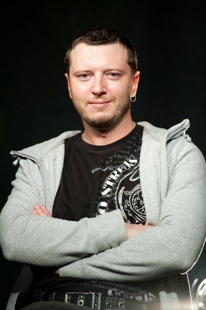 Дмитрий Глухов